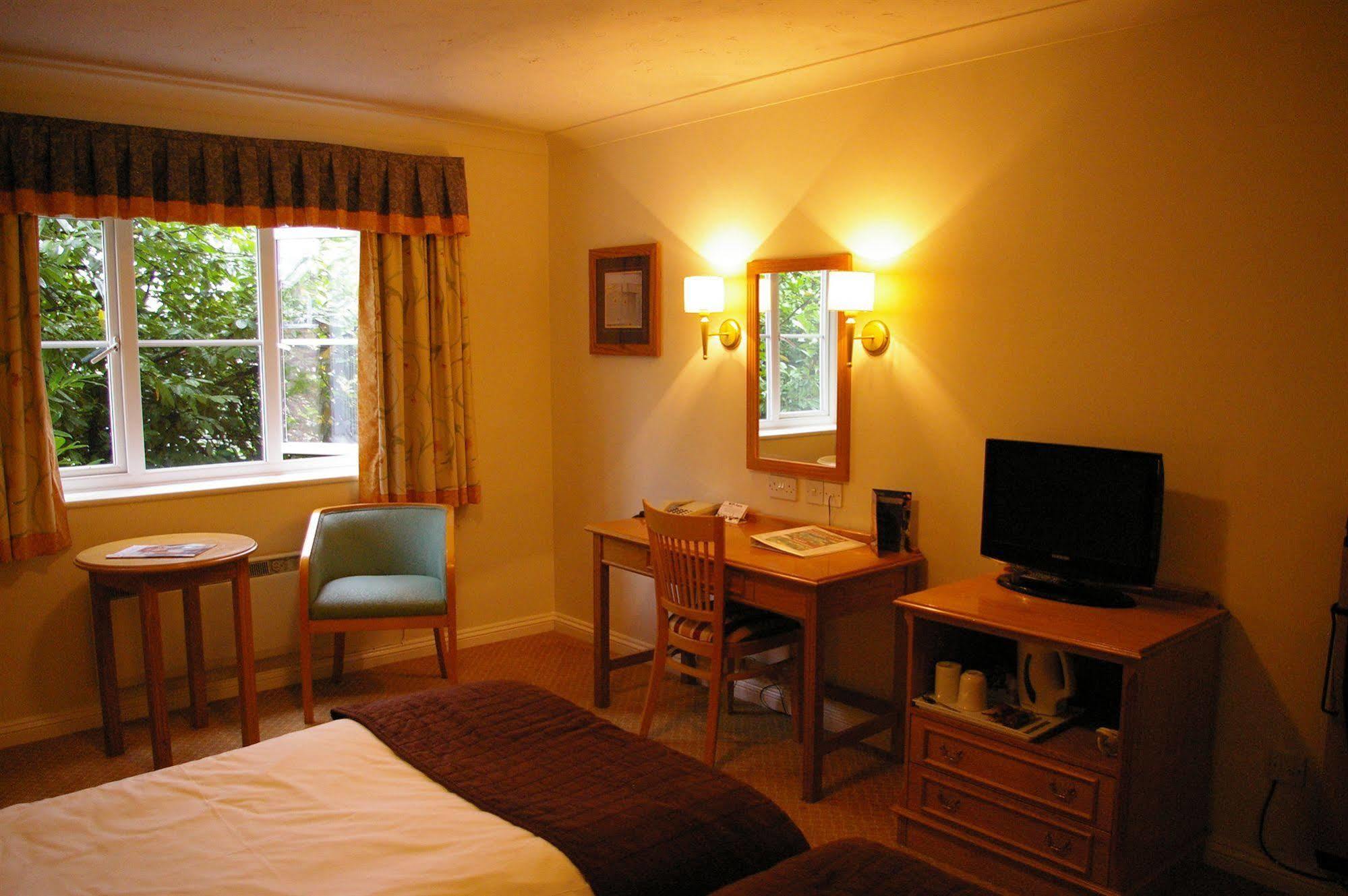 The Georgian, Haslemere, Surrey Екстериор снимка